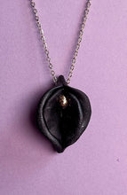 Laden Sie das Bild in den Galerie-Viewer, Vulviva | Vulva Kette