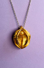 Laden Sie das Bild in den Galerie-Viewer, Vulviva | Vulva Kette