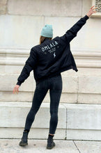 Laden Sie das Bild in den Galerie-Viewer, bomber jacke omlala nachhaltig statement