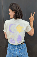 Laden Sie das Bild in den Galerie-Viewer, yoga shirt nachhaltig omlala mond perfect goddess