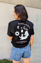 Laden Sie das Bild in den Galerie-Viewer, peaceful warrior yoga shirt schwarz omlala