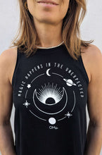 Laden Sie das Bild in den Galerie-Viewer, yoga shirt magic universe mond omlala