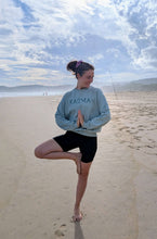Laden Sie das Bild in den Galerie-Viewer, yoga sweater karma baby omlala tree pose baum