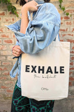 Laden Sie das Bild in den Galerie-Viewer, Statement tasche jute exhale the bullshit