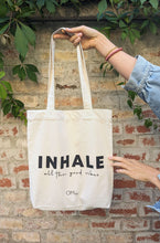 Laden Sie das Bild in den Galerie-Viewer, Statement tasche jute inhale all the good vibes