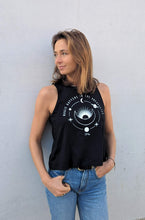 Laden Sie das Bild in den Galerie-Viewer, yoga shirt magic universe mond omlala