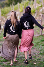 Laden Sie das Bild in den Galerie-Viewer, moon child crop hoodie omlala