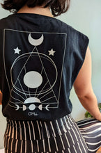 Laden Sie das Bild in den Galerie-Viewer, omlala yoga shirt trust the universe
