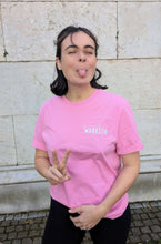 Laden Sie das Bild in den Galerie-Viewer, omlala peaceful warrior statement shirt pink

