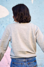 Laden Sie das Bild in den Galerie-Viewer, Yoga liebe Sweater OMlala nachhaltig
